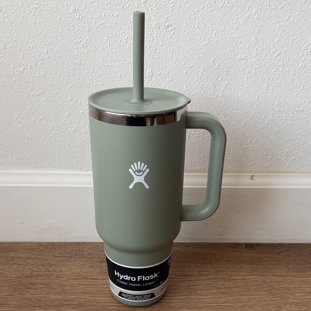 Hydro Flask Sage Green Mug with Straw